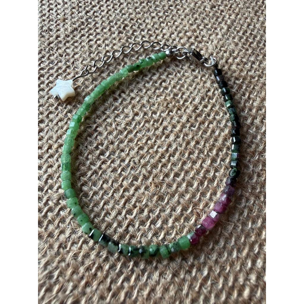 Pulseira de Rubi Zoisite Natural – Pedra Cubo 2 mm | Aço Inox Hipoalergênico