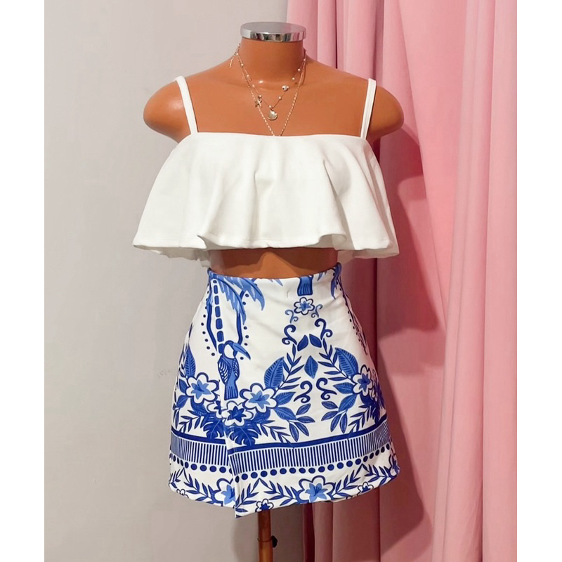 CONJUNTO DE 2 PEÇAS CROPPED BABADO E SHORT SAIA ESTAMPADO
