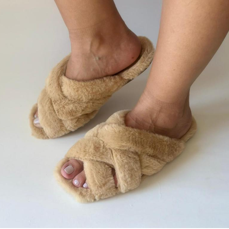 Pantufa Chinelo pelúcia quentinha  inverno feminina  trançada Agatha confortável, macia e delicada