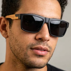 Óculos de Sol Masculino Haste Madeira Bambu Preto Fosco Lente Escura UV400 Estilo MD-24