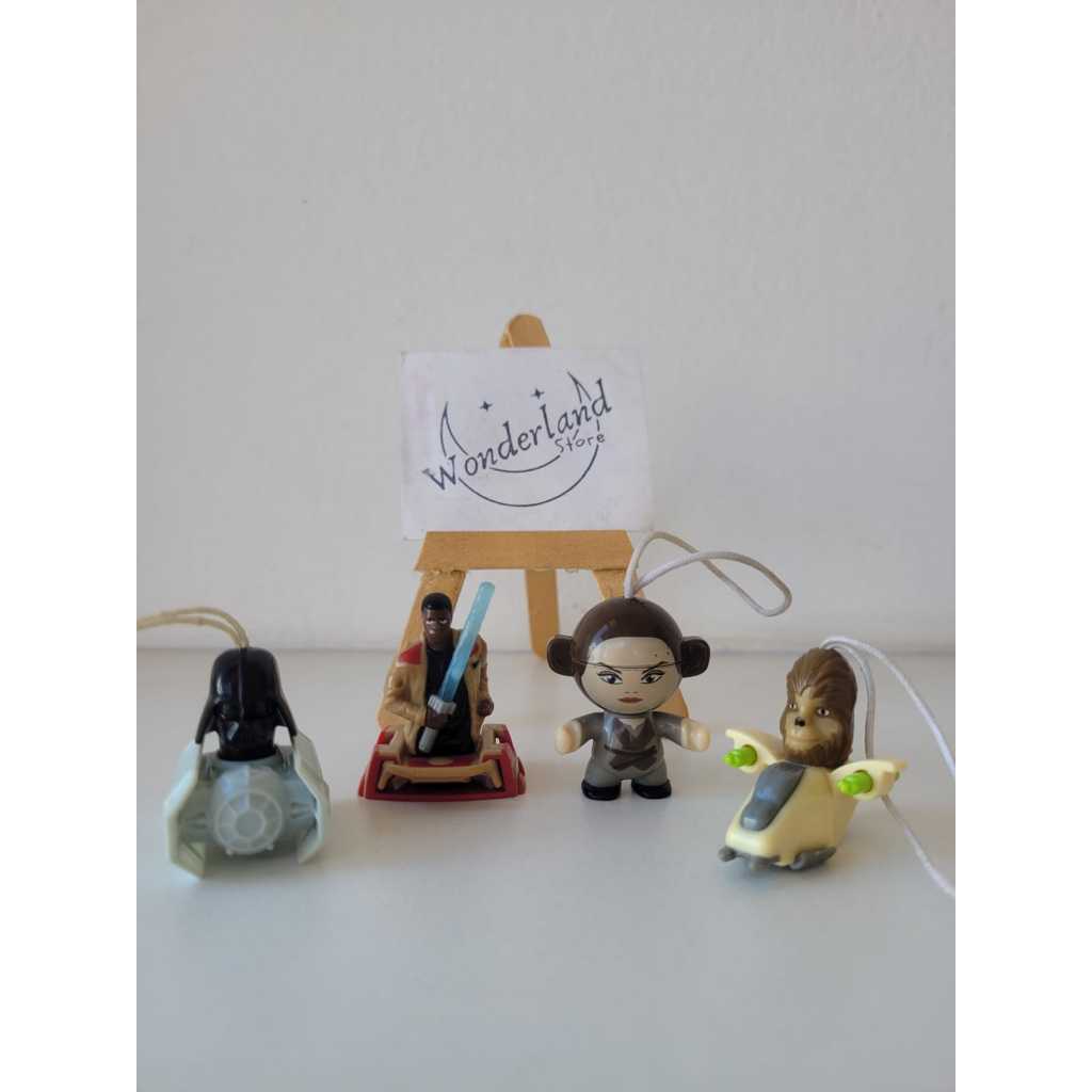 Lote Miniaturas Star Wars Kinder Ovo Naves Espaciais Darth Vader, Finn, Rey e Chewbacca