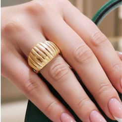 ANEL DELICADO DIAMANTADO BANHADO A OURO 18k