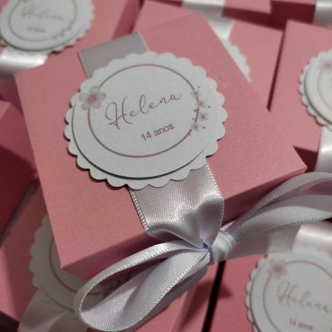 Caixa Personalizada Luxo com Nome e Idade | Lembrancinha Aniversário festa casamento com Fita de Cetim - Embalagem