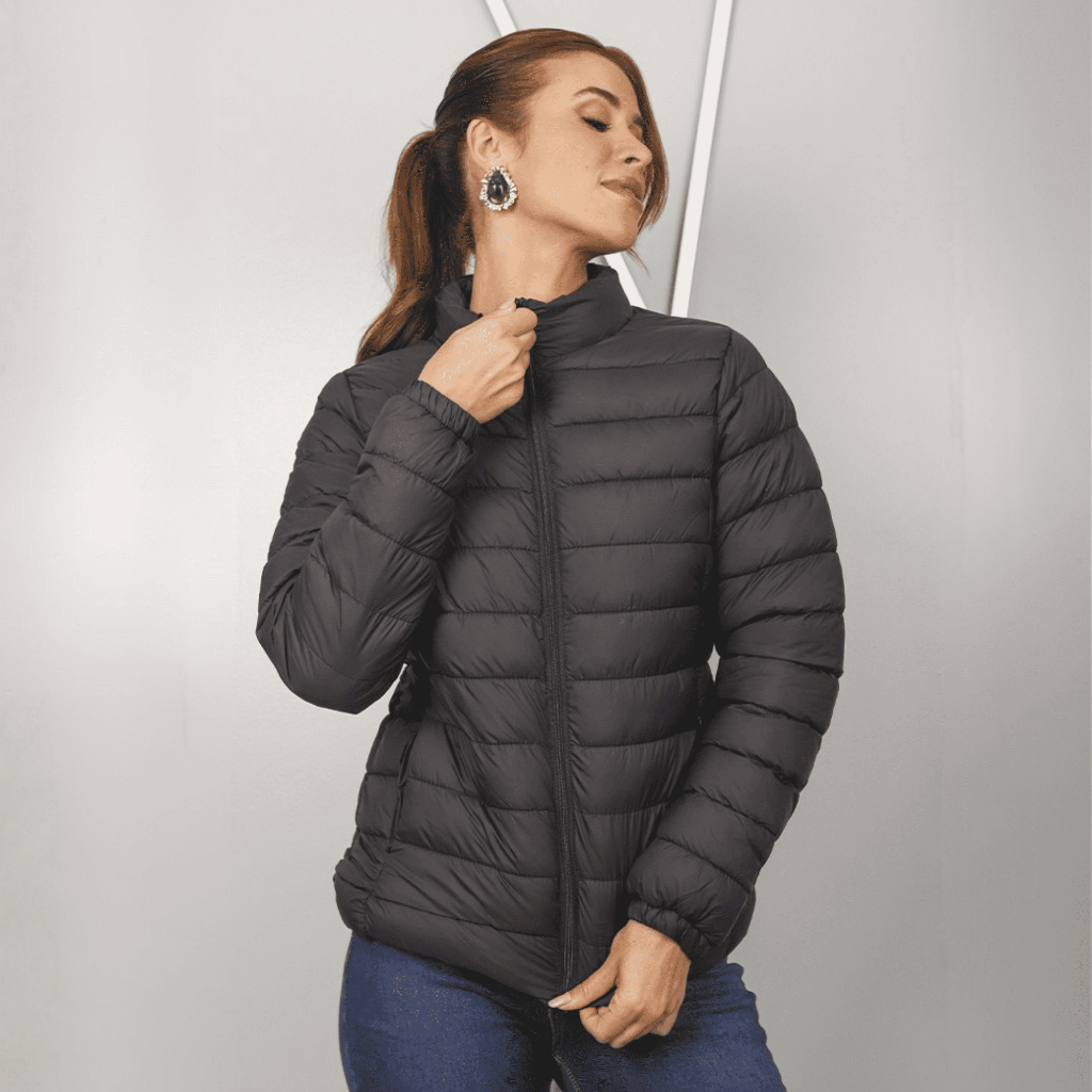 Jaqueta Feminina Peluciada Puffer Nylon Gola Alta Forrada Poliamida Zíper Frontal Bolsos Laterais