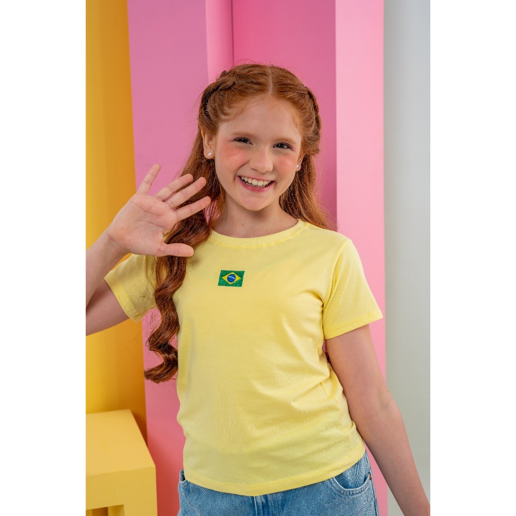 Camiseta Infantil Brasil Básica Manga Curta Fio 30 Penteado Blusa de Menina Bordada Copa do Mundo