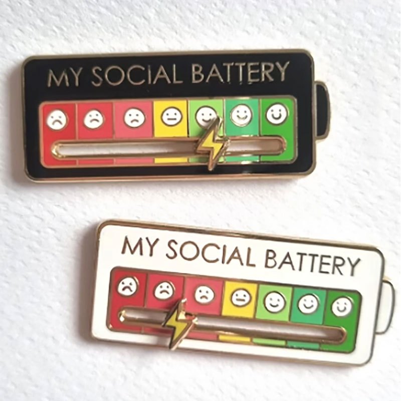 Pin Minha BATERIA SOCIAL  | Broche com Pino Deslizante Indicador de Bateria Social | Acessório Geek e Divertido