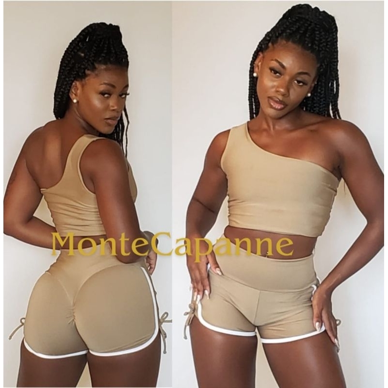 conjunto short praia feminino e cropped de uma alça com detalhes em branco.