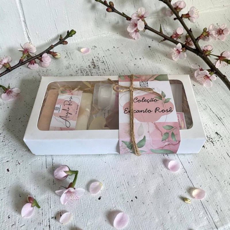 kit Presente Sabonete Artesanal Flor de cerejeira com Argila Rosa + Creme de Mãos + Escalda-Pés + Mini Sabonete Coração