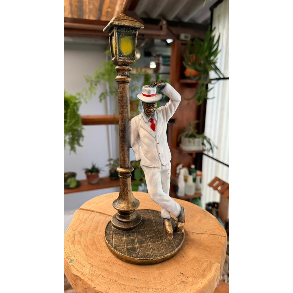 Escultura de Zé Pelintra / Malandro em resina 30 cm