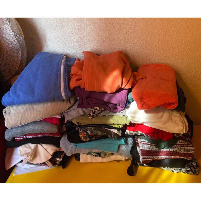 Lote com 50 Peças de Roupas Feminina básicas para Bazar e Brechó - Usada