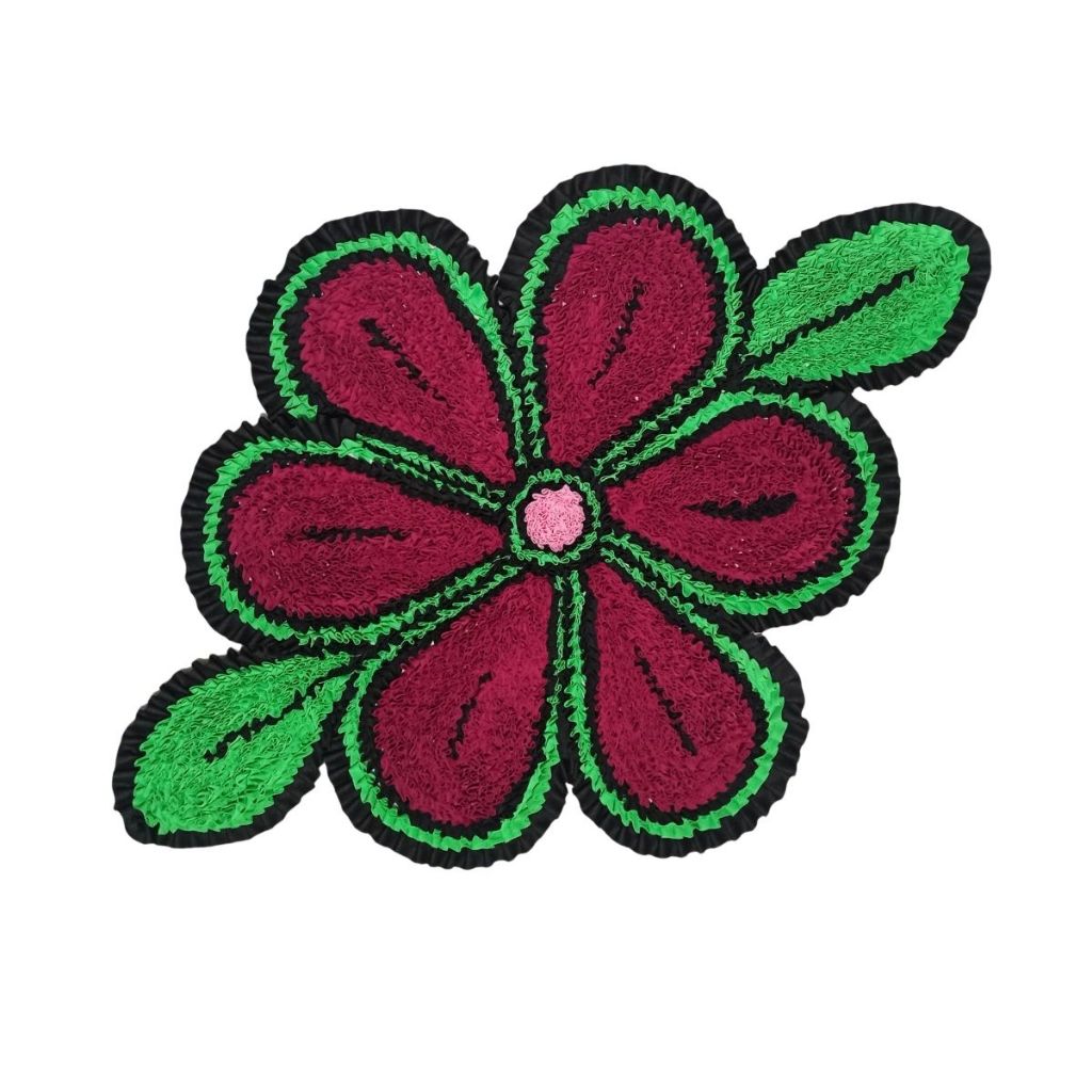 Tapete Frufru de Centro Sala Quarto Flor Artesanal 73x104cm Antiderrapante Lavável em Máquina Ideal para Apartamentos