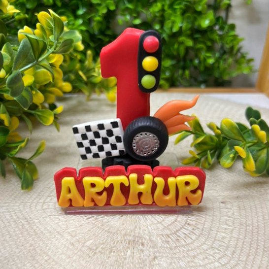 Vela Aniversário Infantil Personalizada em Biscuit carros corrida hot