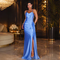 Vestido Longo Cetim Luxo com Fenda Corpete Estruturado Costas Abertas Amarração Festa Elegante Madrinha Glamour