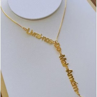 Colar folheado Gravatinha"Colar Religioso com Frase Livrainos do Mal folheado femenino