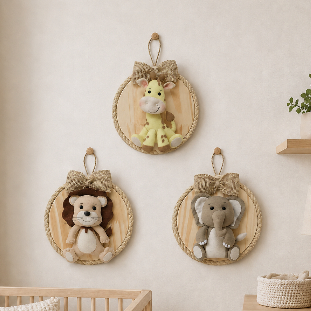 Kit 3 Quadros Safari Feltro Decoração Quarto Bebê Infantil Base Madeira Clara