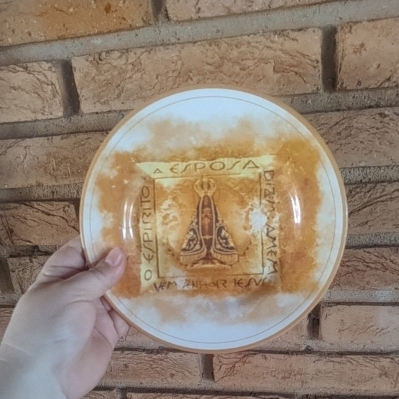Prato Decorativo Nossa Senhora Aparecida em Cerâmica – Peça Religiosa para Decoração e Presente