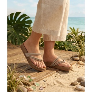 Chinelo Flat Com Strass Beira Rio 8524.107 em Oferta na Shopee