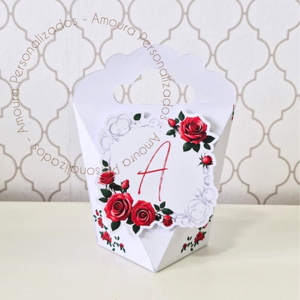 CAIXA TRIANGULOVE PERSONALIZADA PARA LEMBRANCINHAS FLORAL ROSAS | CAIXINHA | ANIVERSARIO |