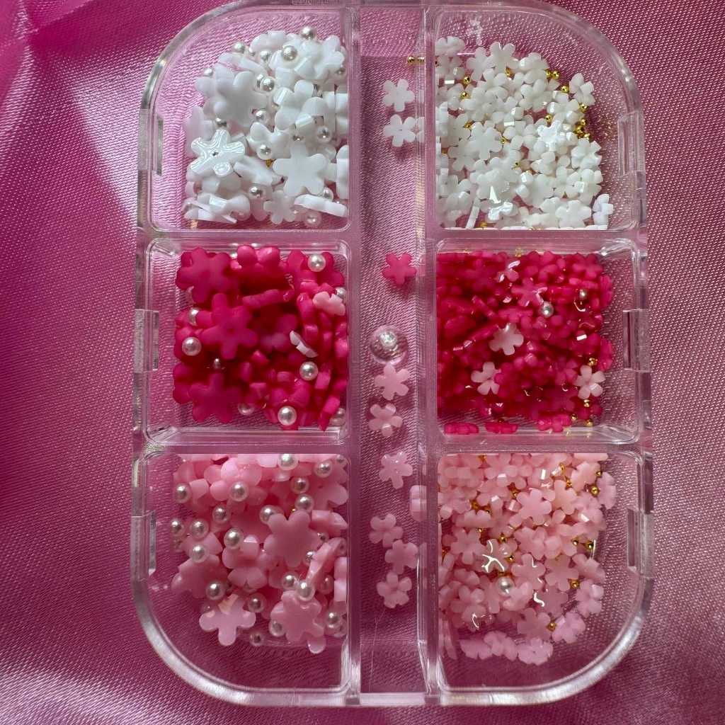 Suprimentos para Unhas em Resina Flores Rosa e Branca com Pérolas e Contas Douradas