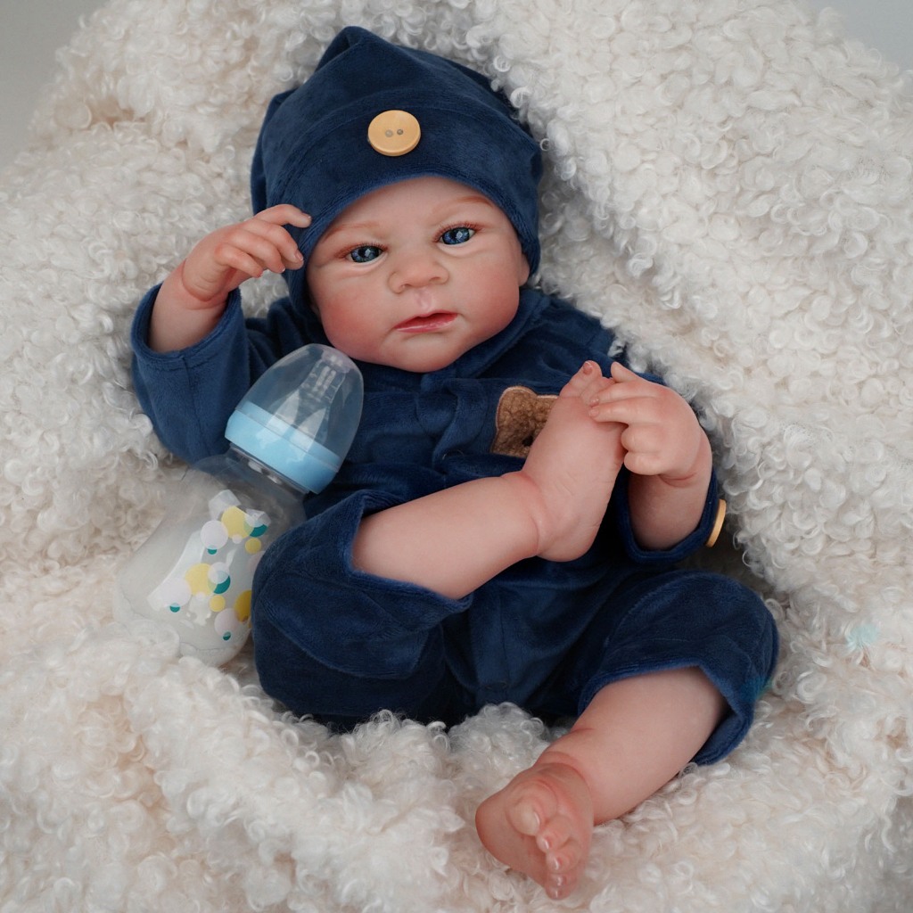 Bebê Reborn Menino Boneca 48cm Silicone Com Adorável Roupa Azul e Pelúcia  Brastoy em Oferta na Shopee