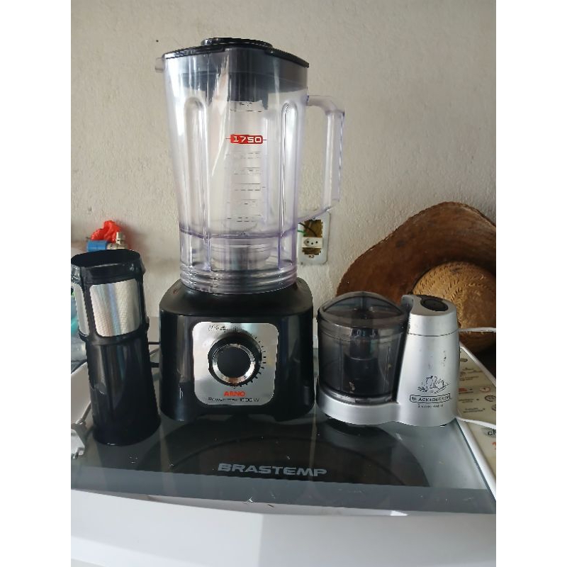 liquidificador e um processador de alimentos