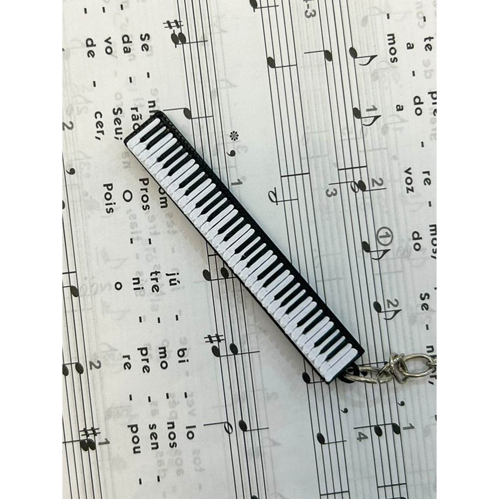 Chaveiro Teclado Musical Piano Delicado Acessório 3D Preto e Branco Para Chaves e Mochilas
