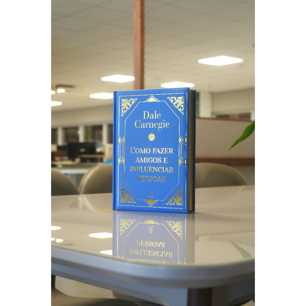 Livro Como fazer amigos e influenciar pessoas Dale Carnegie - Capa dura almofadada