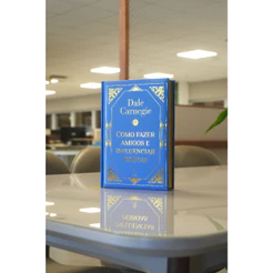 Livro Como fazer amigos e influenciar pessoas Dale Carnegie - Capa dura almofadada