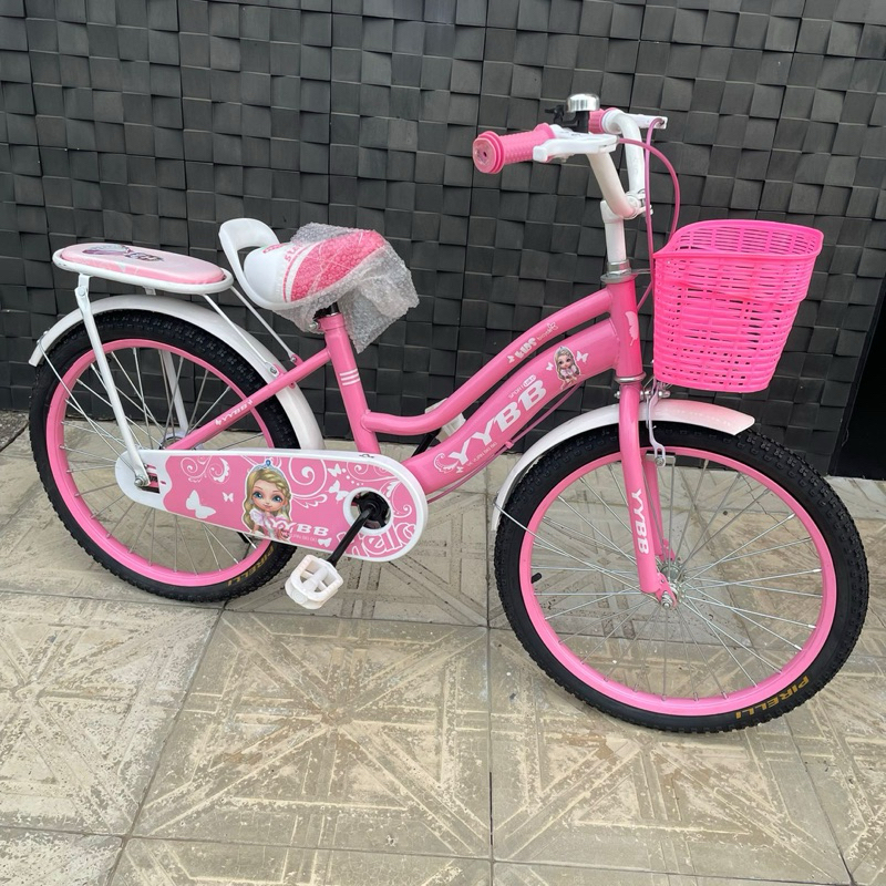 Bicicleta aro 20 infantil feminina com estilo retrô, ideal para crianças de 6 a 9 anos. Modelo confortável e seguro