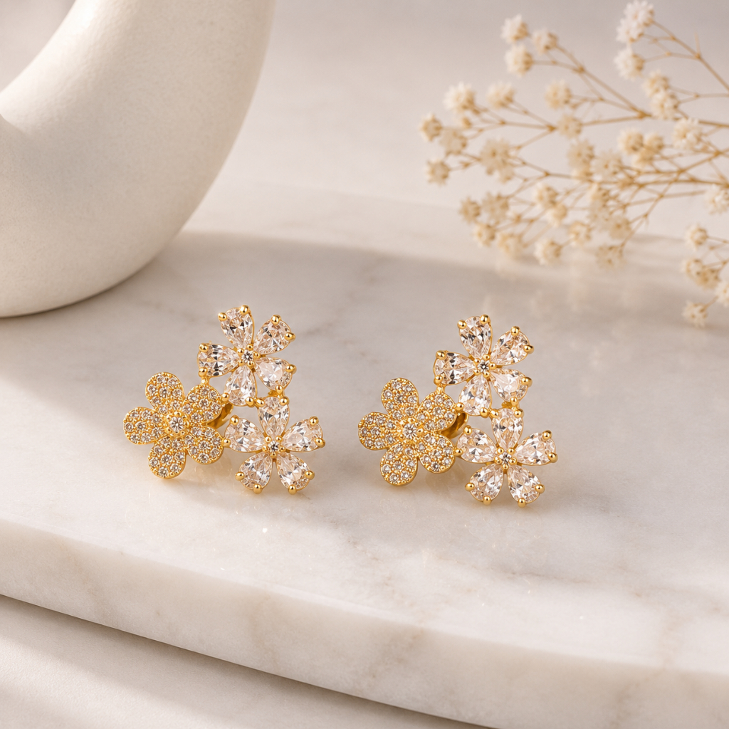 Brinco Flores Cravejado Banho Ouro 18K Banho Ródio Feminino