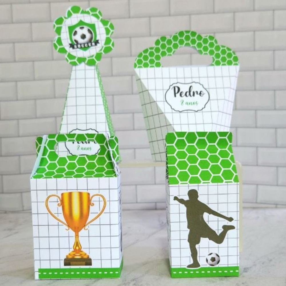 KIT PERSONALIZADOS TEMA Futebol COM NOME E IDADE, LEMBRANCINHA, CAIXINHAS, Semi Montado, Envio Rápido