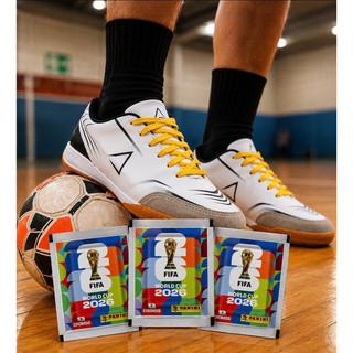 Chuteira futsal  Brasil copa do mundo com 3 pacote de figurinha .