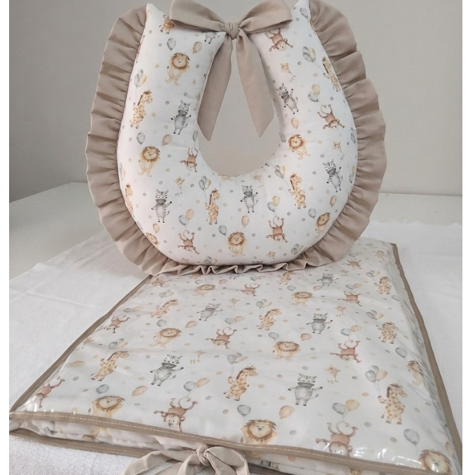 KIT ALMOFADA AMAMENTAÇÃO + TROCADOR DE CÔMODA ESTAMPAS SORTIDAS