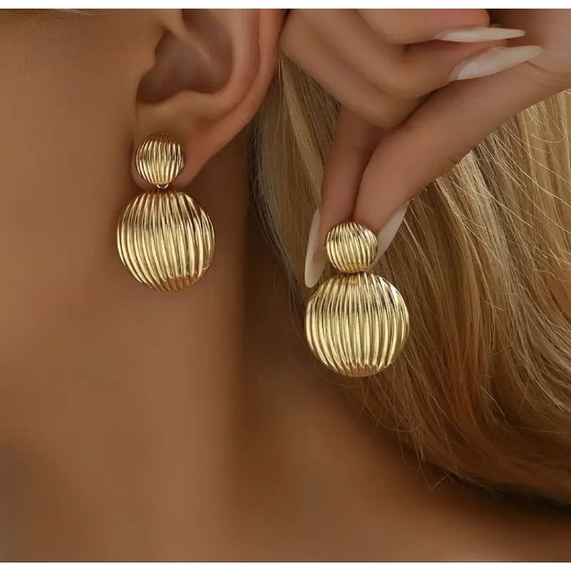 Brinco Dourado Geométrico Acessório Feminino Atemporal para Mulheres Fashionista e Elegantes Moda Verão Urbana Chiques A