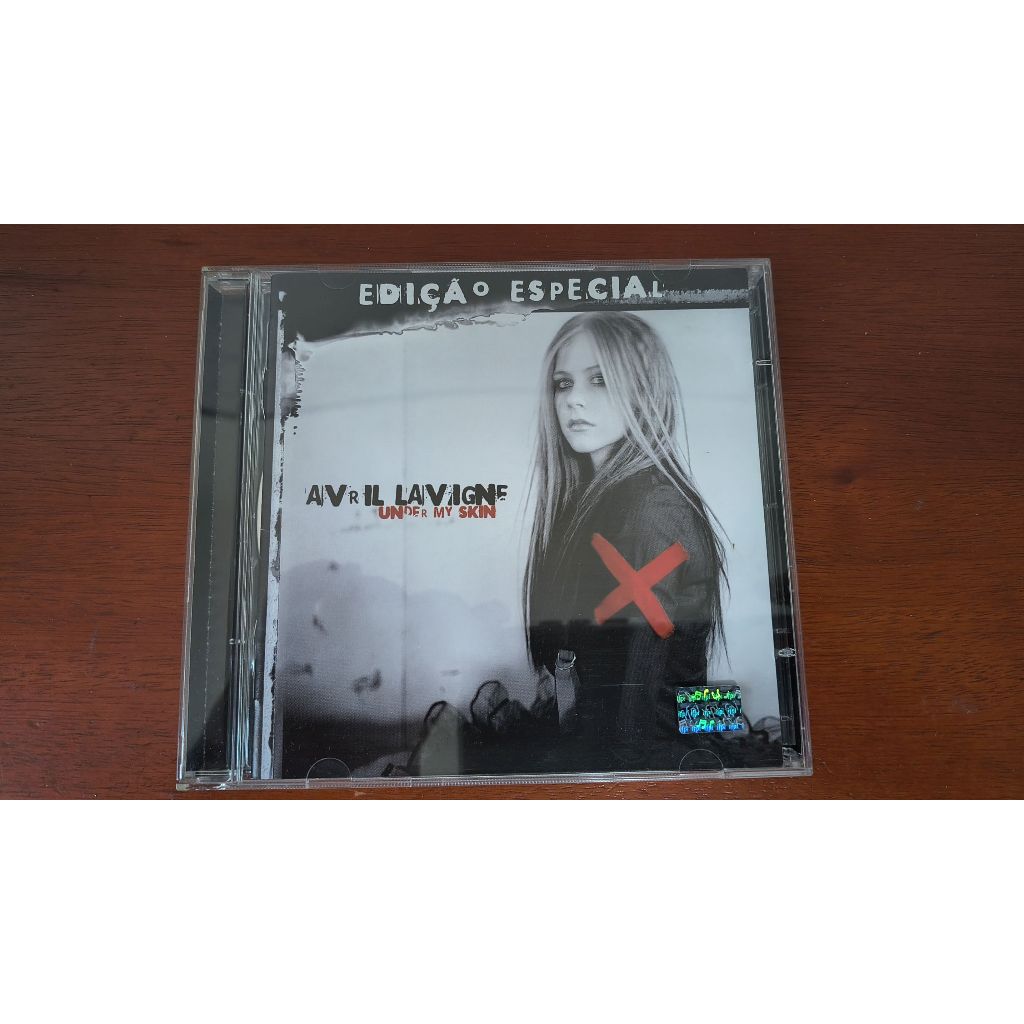 CD AVRIL LAVIGNE - UNDER MY SKIN  EDIÇÃO ESPECIAL CD+DVD