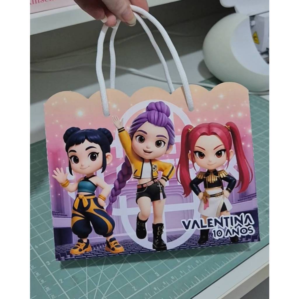 Sacolinha Personalizada Infantil | Lembrancinha Festa | Guerreiras do K-POP | 18x14x6cm | Pegue e Monte