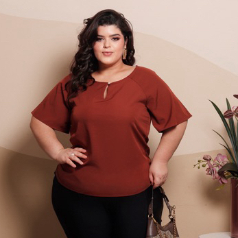 Blusa Feminina Plus Size Elegante Manga Solta com detalhe em Decote com botão pérola confortável G1 e G2
