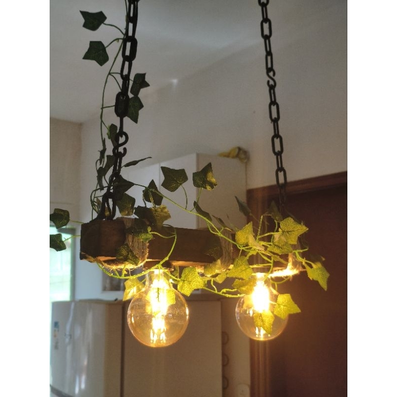 Lustre Pendente Rústico de Madeira com Folhas Artificiais – 2 Lâmpadas