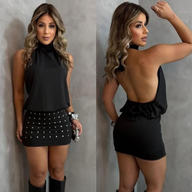 Vestido Curto Feminino Gola Alta Decote Nas Costas Com Aplicação