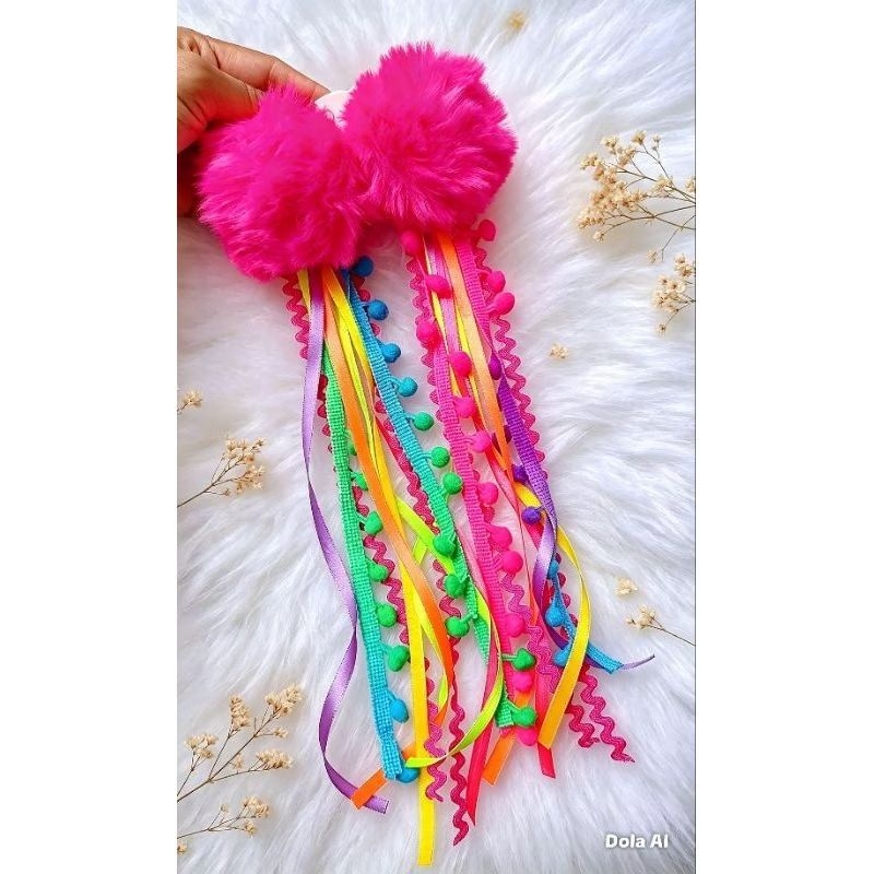 Par de Pompons Grandes com Tererê Colorido | Laço Infantil Divertido | Acessório de Cabelo | Pompom de 7cm