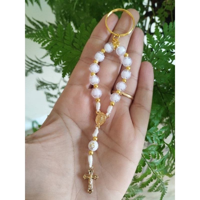 Mini Terço Chaveiro Nossa Senhora das Graças dourado