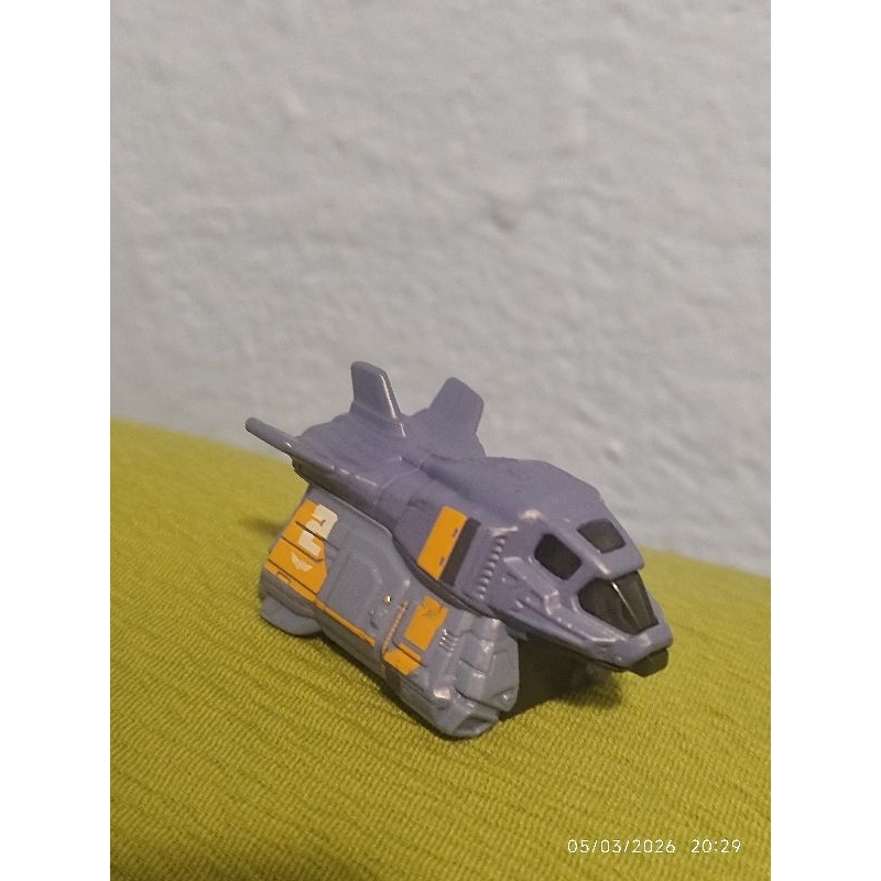 miniatura é a nave Armadillo do filme Lightyear da Disney Pixar,  Hot Wheels. 