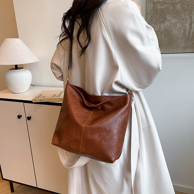 Bolsa Feminina de PU Ombro e Transversal, Estilo Casual, Grande Capacidade, Compatível com Uso Diário e Trabalho em Oferta na Shopee