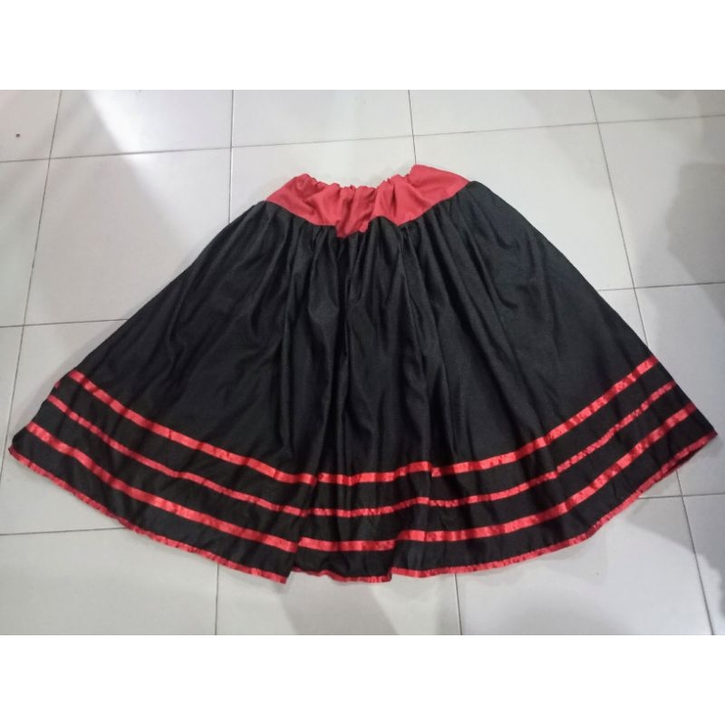 Saia , Pomba gira ,Preta com cós e fitas vermelha, Umbanda e Candomblé.