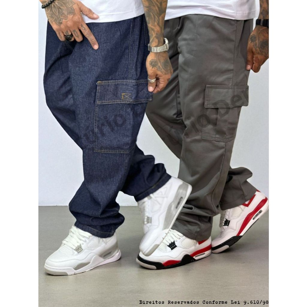 Kit 2 Calça Cargo Masculina Jeans Sarja Perna Larga Cos Elástico e Bolsos Lateral Utilitários 100% Algodão