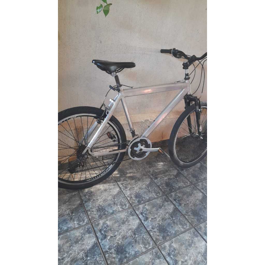 Bicicleta de Aluminio Cromado Usada aro 26 roda aérea