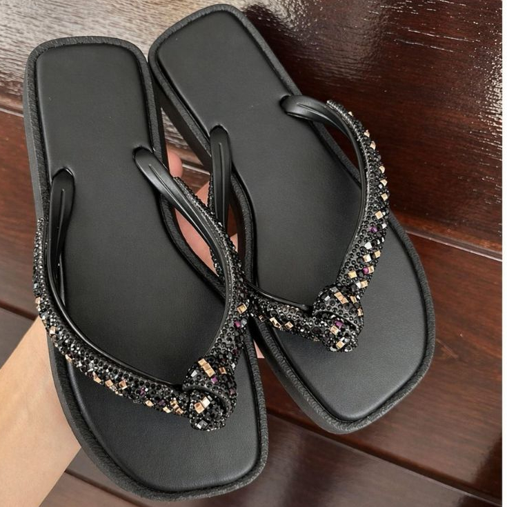 Chinelo Feminino de Dedo Anatômico Leve Confortável Tira de Strass Brilho Tendencia Lançamento