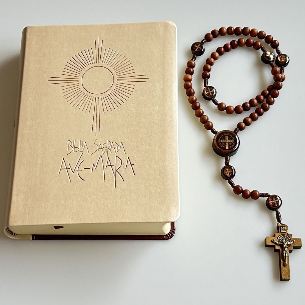 Kit Bíblia Eucaristia Católica Terço São Bento cor Canela Rosário Sagrada Ave-Maria Crucifixo Jesus
