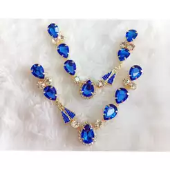 Cabedal de Nossa Senhora banhada a ouro com pinos para customizar chinelos