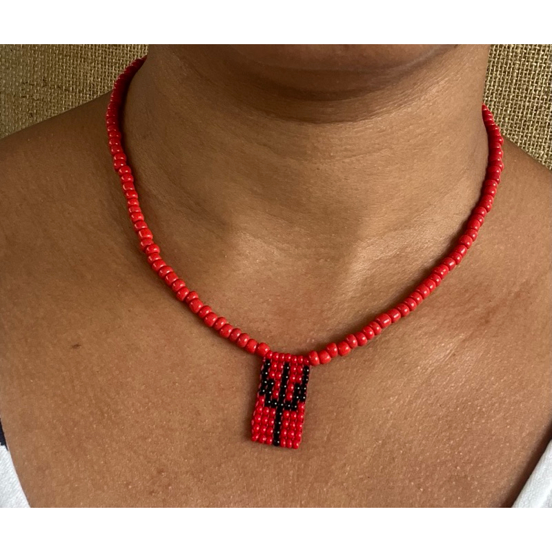 colar de miçangas com pingente de tridente/ colar tridente/umbanda/candomble